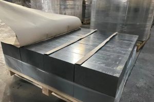 Turkish customers buy Chinese magnesite carbon bricks