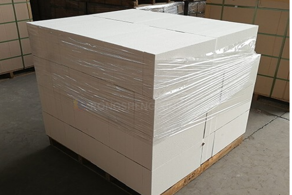 Sintered zirconium corundum brick