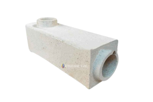 What are the effects of the composition of mullite runner brick on performance?