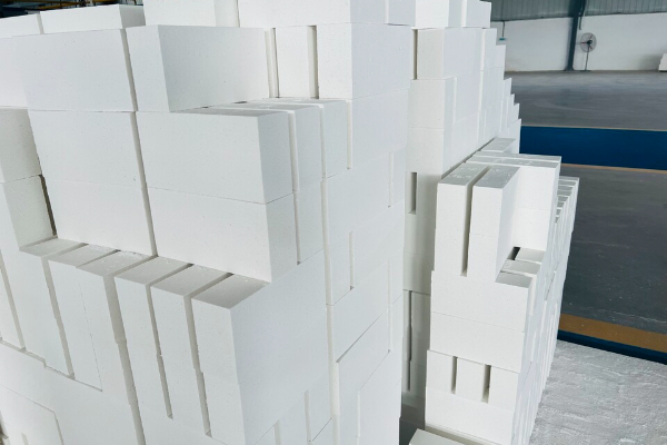 Zero expansion silica bricks