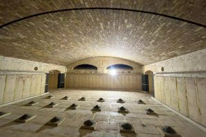 Refractory materials in glass furnaces
