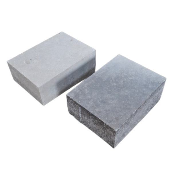 Phosphate bonded high alumina bricks