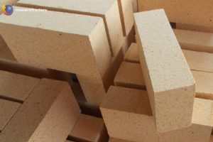 What are the causes of kiln building refractory bricks damage?