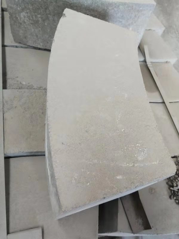 phosphate wear-resistant bricks